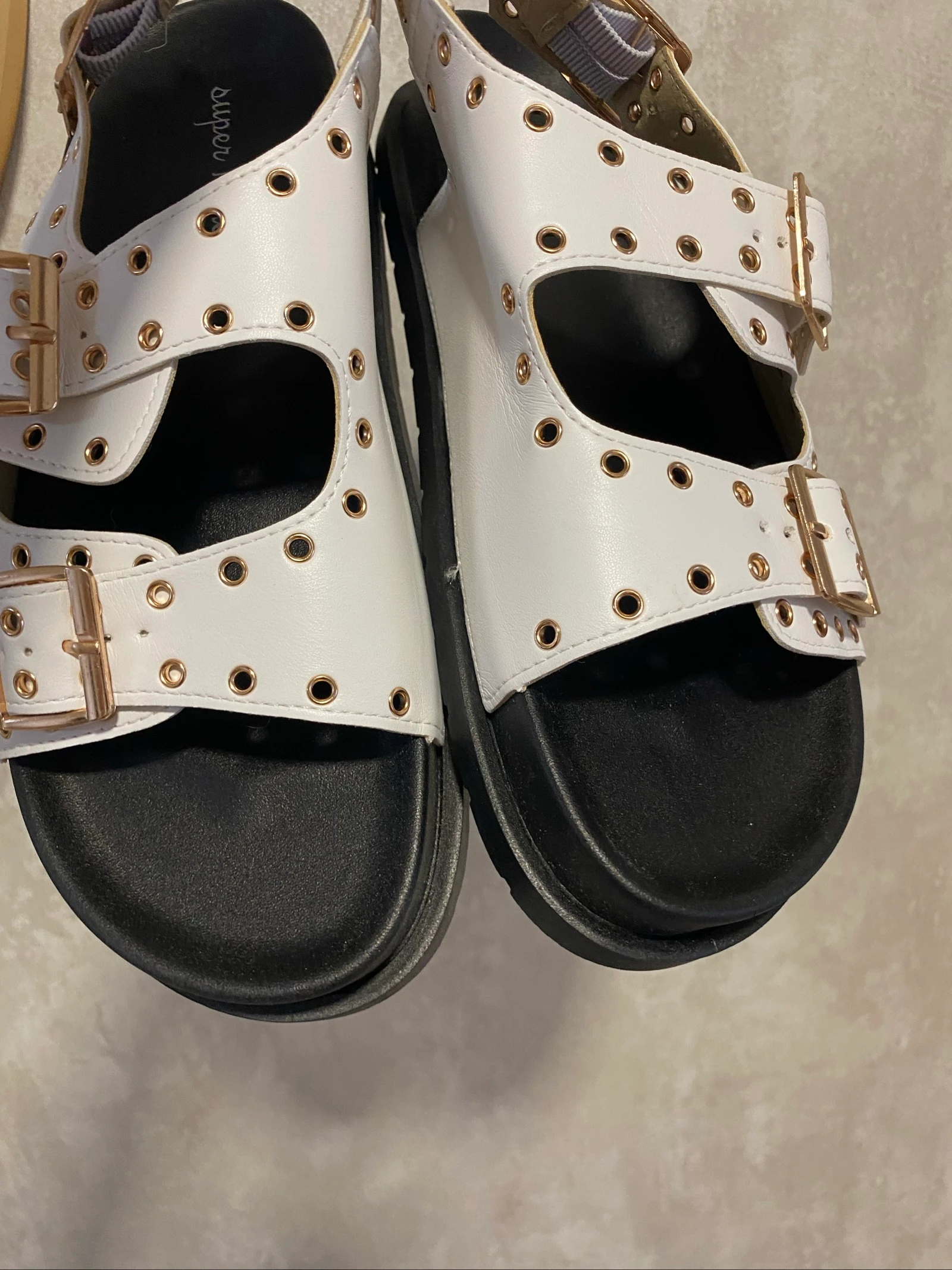 Sandales blanches semelle noire – photo 7